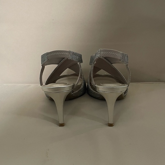 Bandolino Silver glitter stiletto heels - Picture 3 of 6